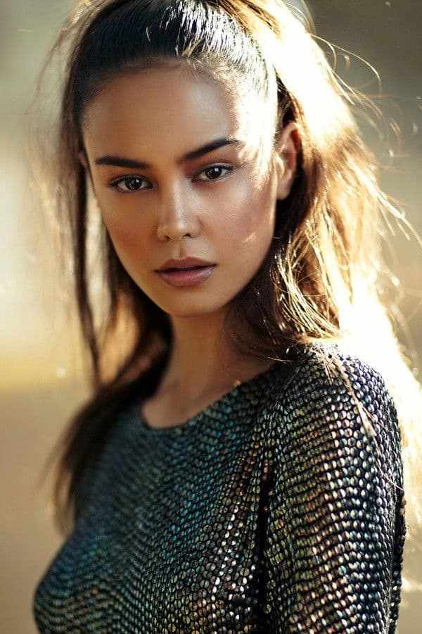 Courtney Eaton profile