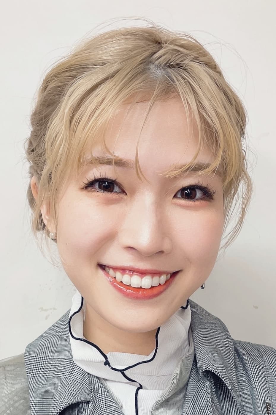 Yoshino Aoyama profile