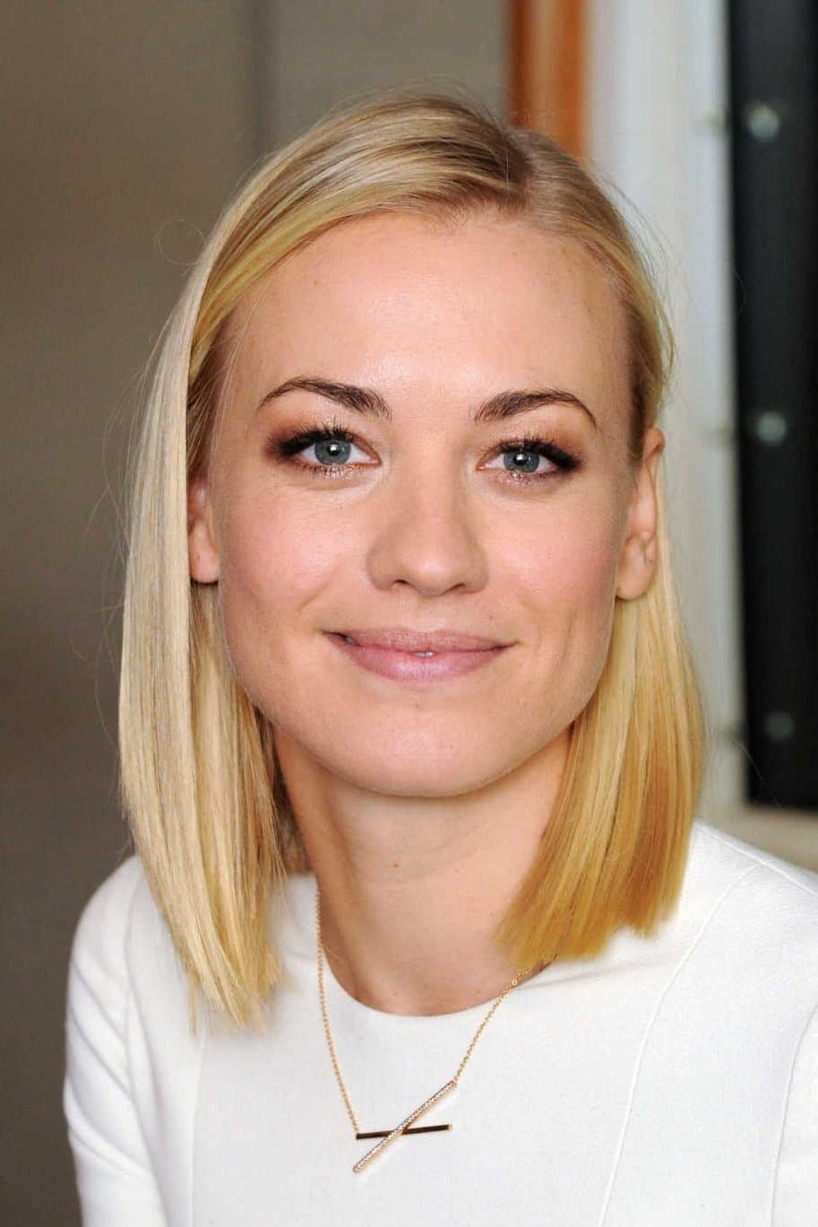 Yvonne Strahovski profile Yvonne Strahovski profile