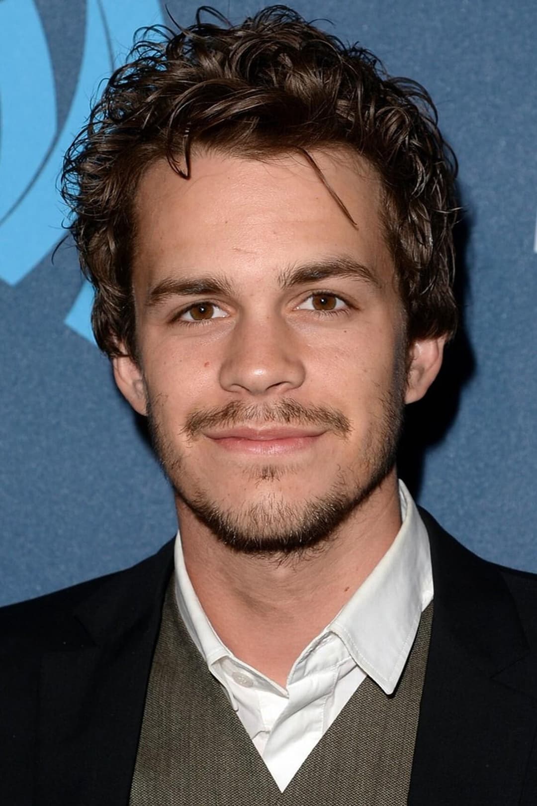 Johnny Simmons profile Johnny Simmons profile