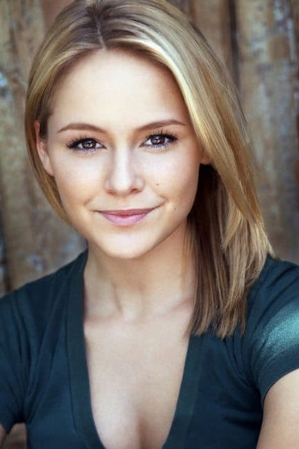 Cassi Thomson profile Cassi Thomson profile