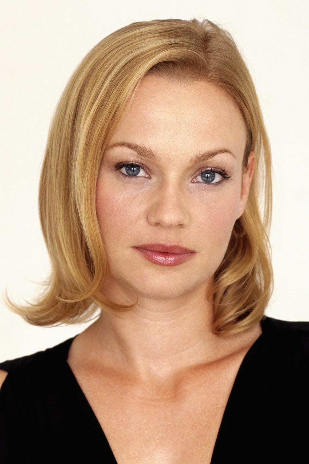 Samantha Mathis profile Samantha Mathis profile