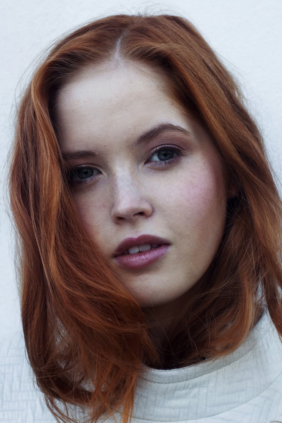 Ellie Bamber profile Ellie Bamber profile
