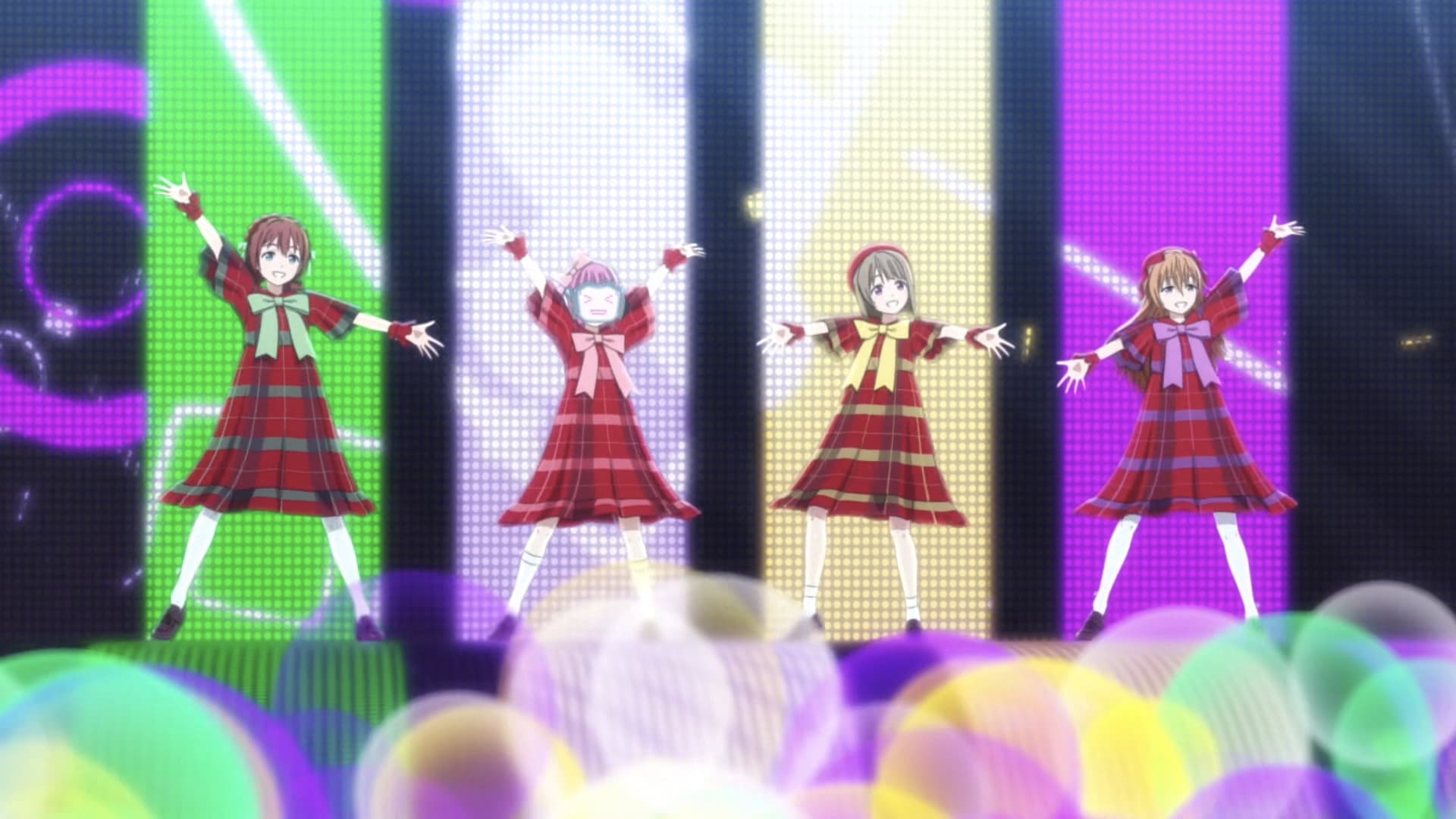 Sing ! Song ! Smile ! Sing ! Song ! Smile !