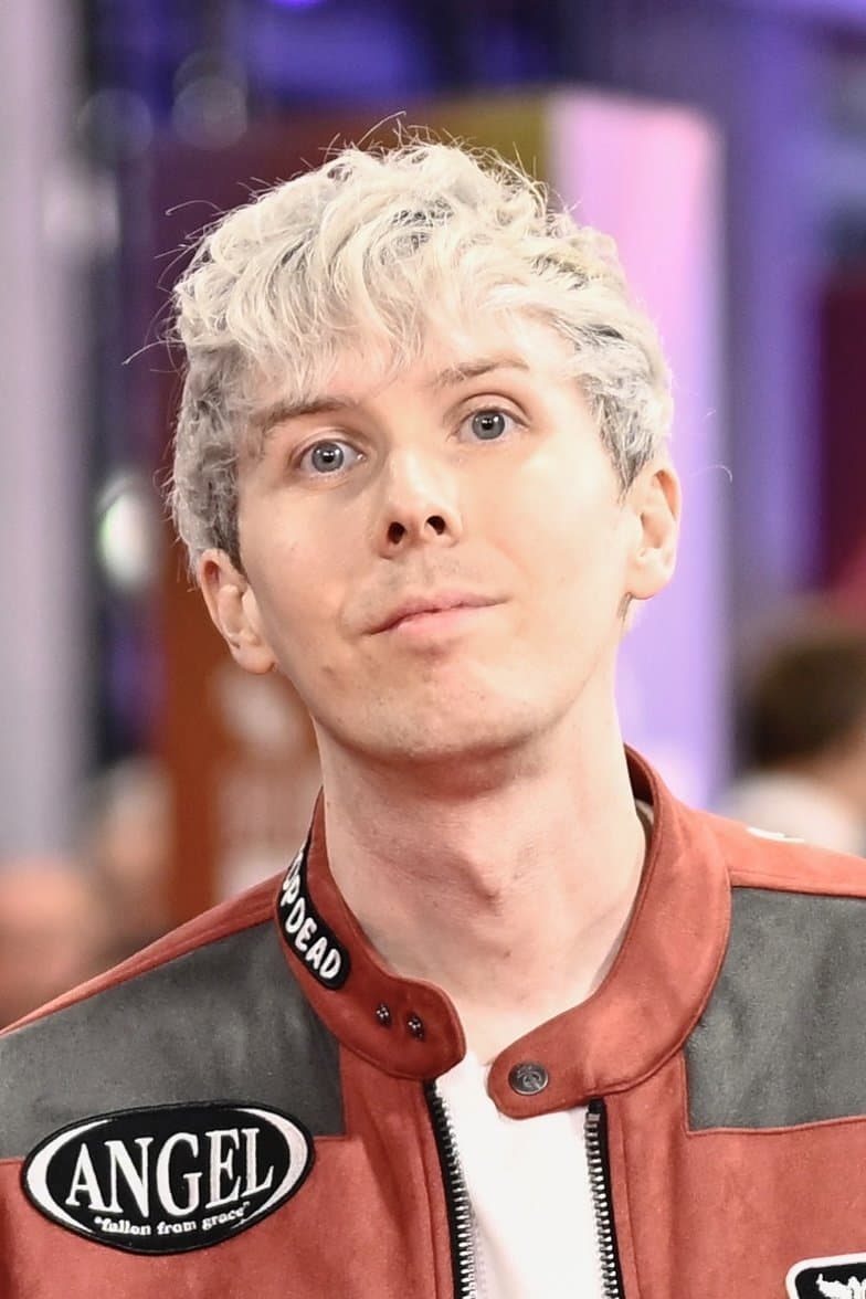 Phil Lester profile Phil Lester profile