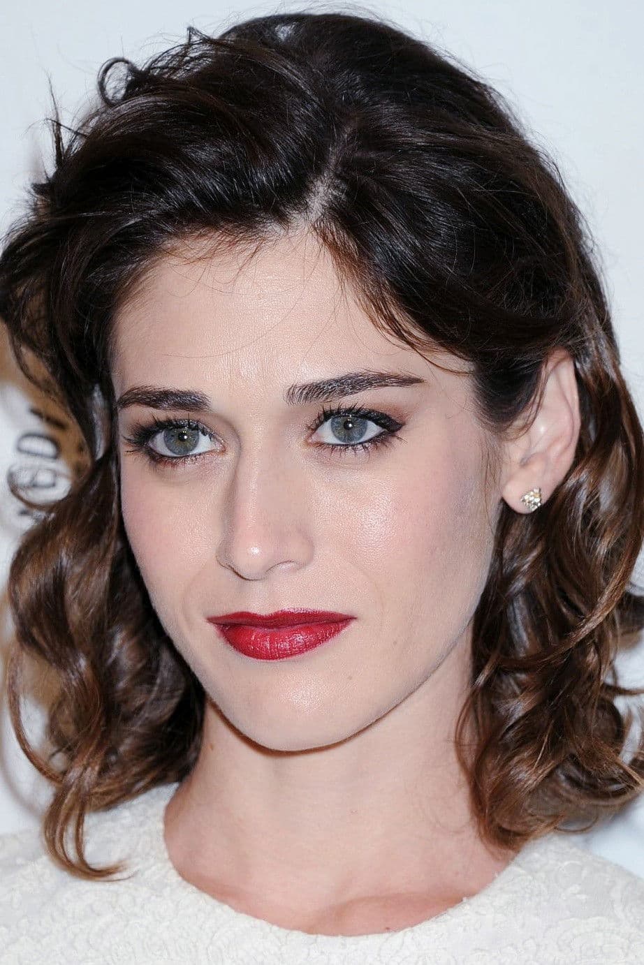 Lizzy Caplan profile Lizzy Caplan profile