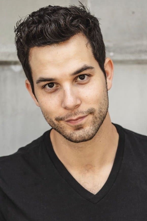 Skylar Astin profile Skylar Astin profile