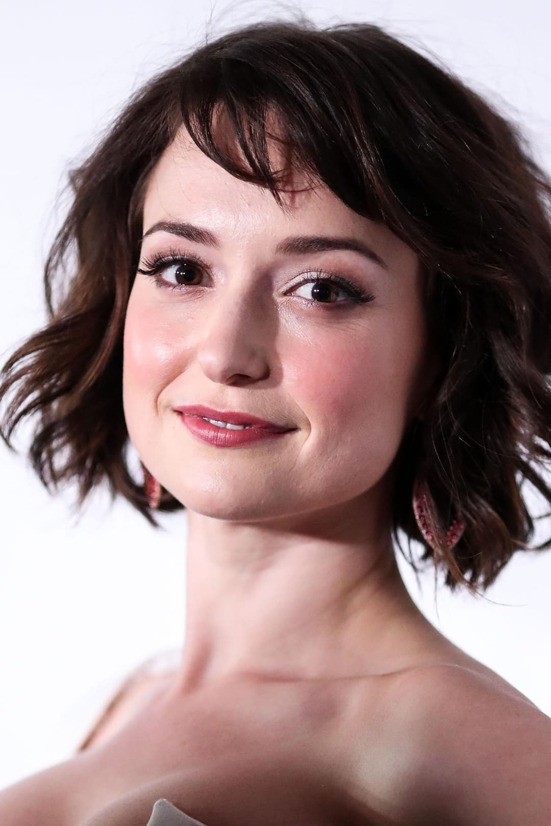 Milana Vayntrub profile Milana Vayntrub profile