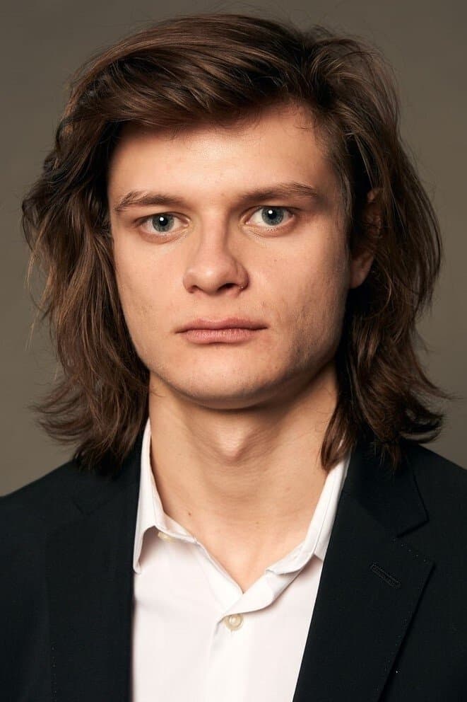Charlie Tahan profile Charlie Tahan profile