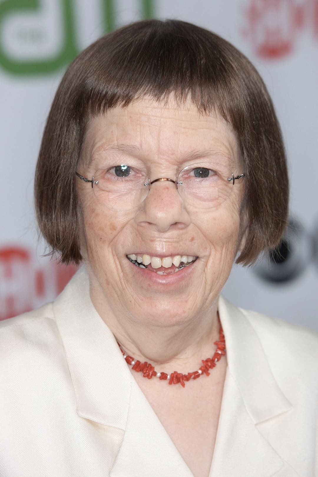 Linda Hunt profile Linda Hunt profile