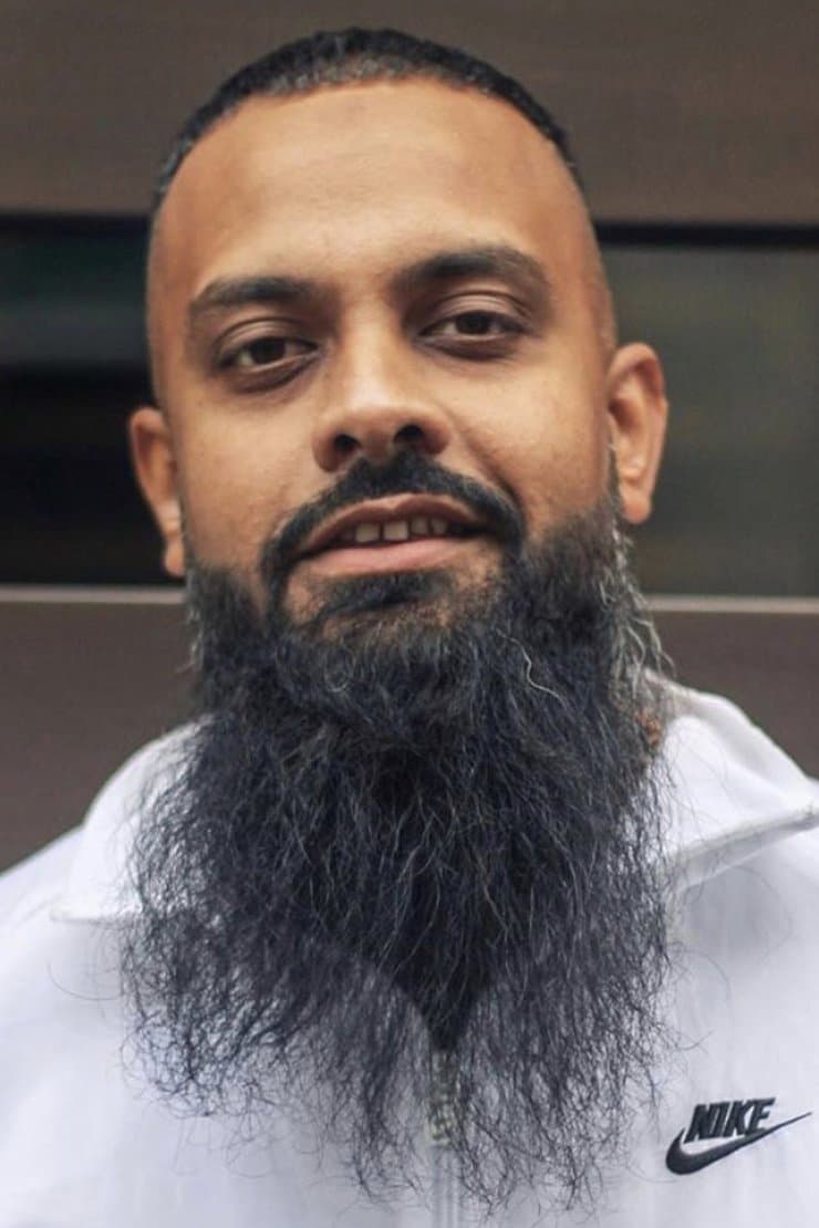Guz Khan profile Guz Khan profile