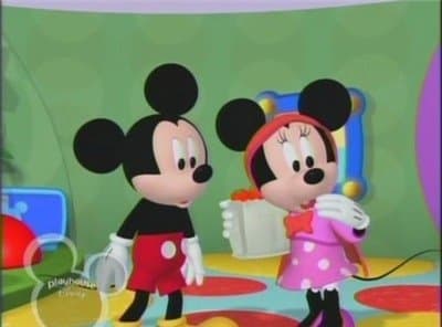 Minnie joue au petit chaperon rouge Minnie joue au petit chaperon rouge